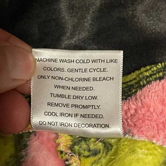 COZY - THE GRINCH PLUSH FLEECE PAJAMA SHORTS - Picture 4 of 6